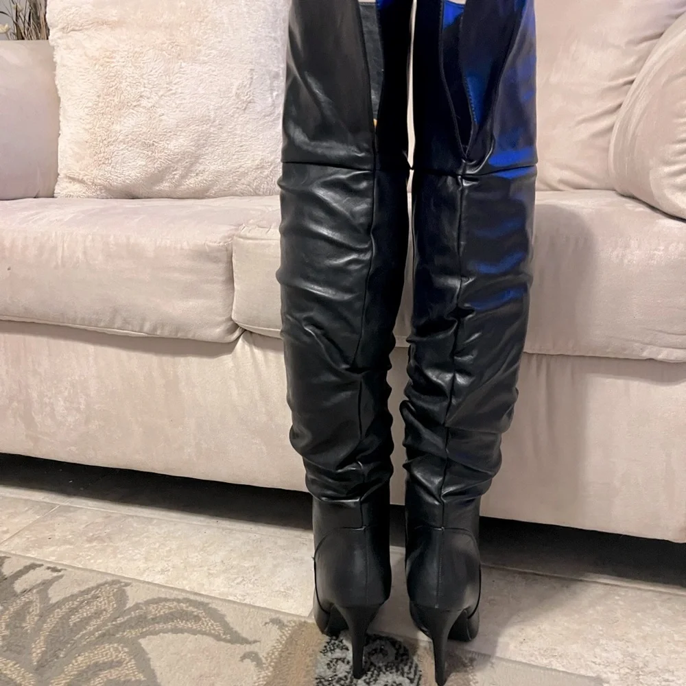 Forever Women’s Black Boots size 9. - Picture 2 of 4